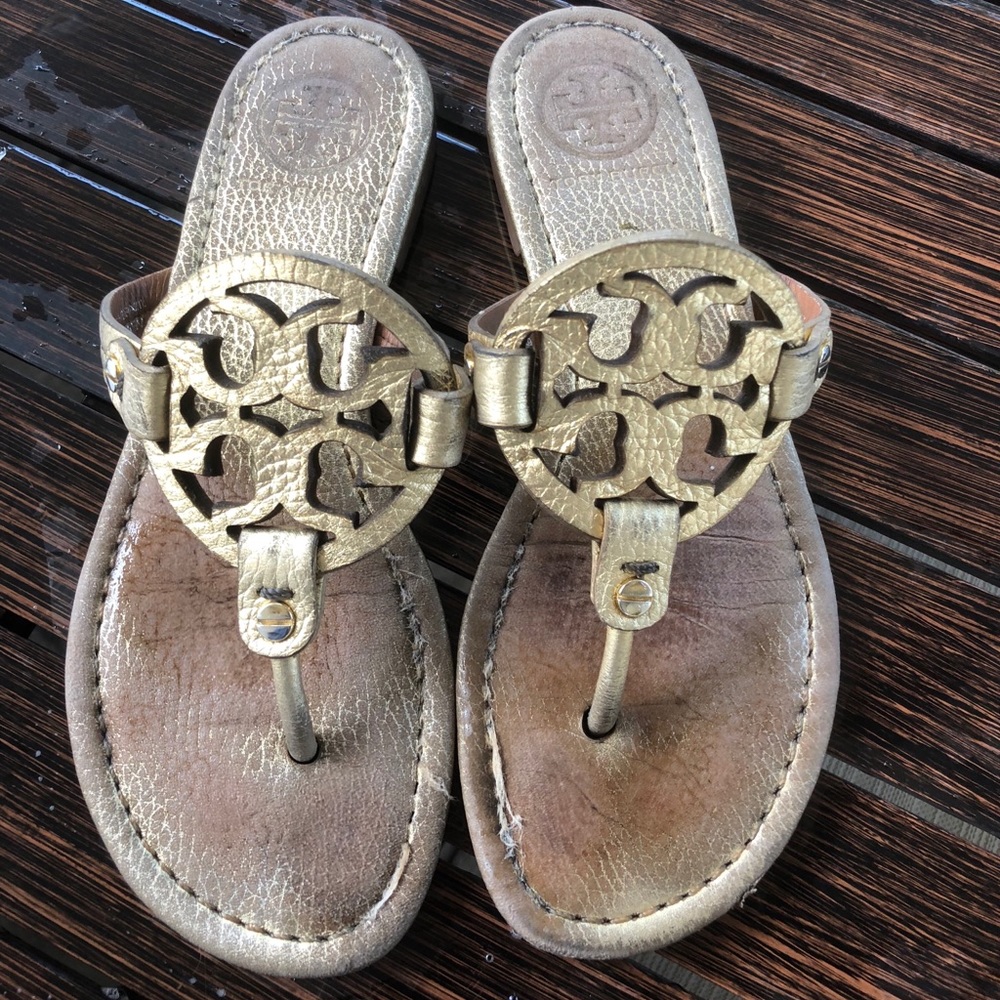 Sandals 👡 Tory Burch size 5.5.  Color gold